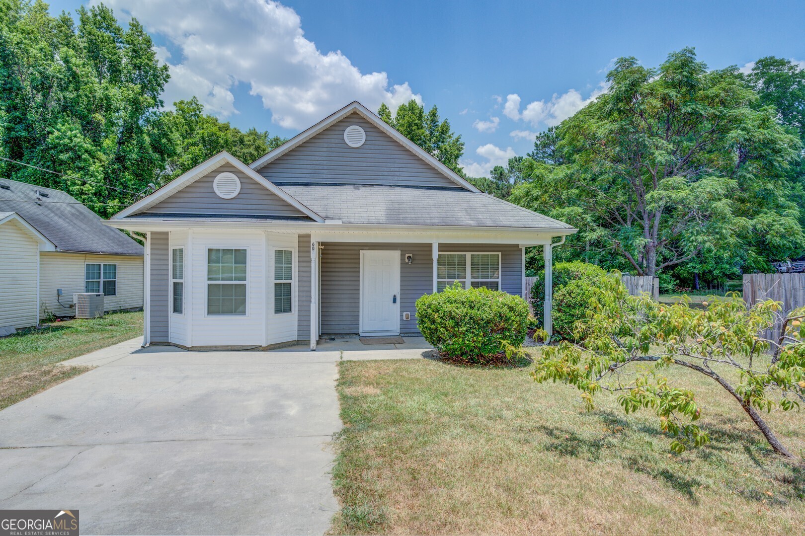 Very nice 3 bed 2 bath home just over a mile from the Square! Spacious living room and bedrooms. 100% USDA eligible area. Come see this one today!