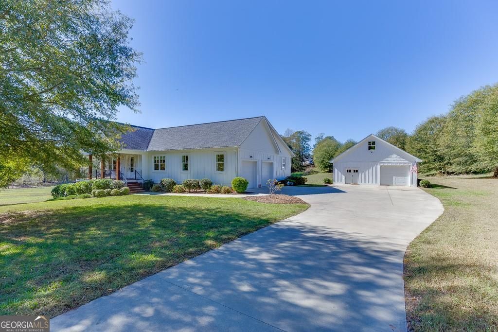 Photo of 182 Farm Hill Drive, Clarkesville, GA 30523 (MLS # 10699651)