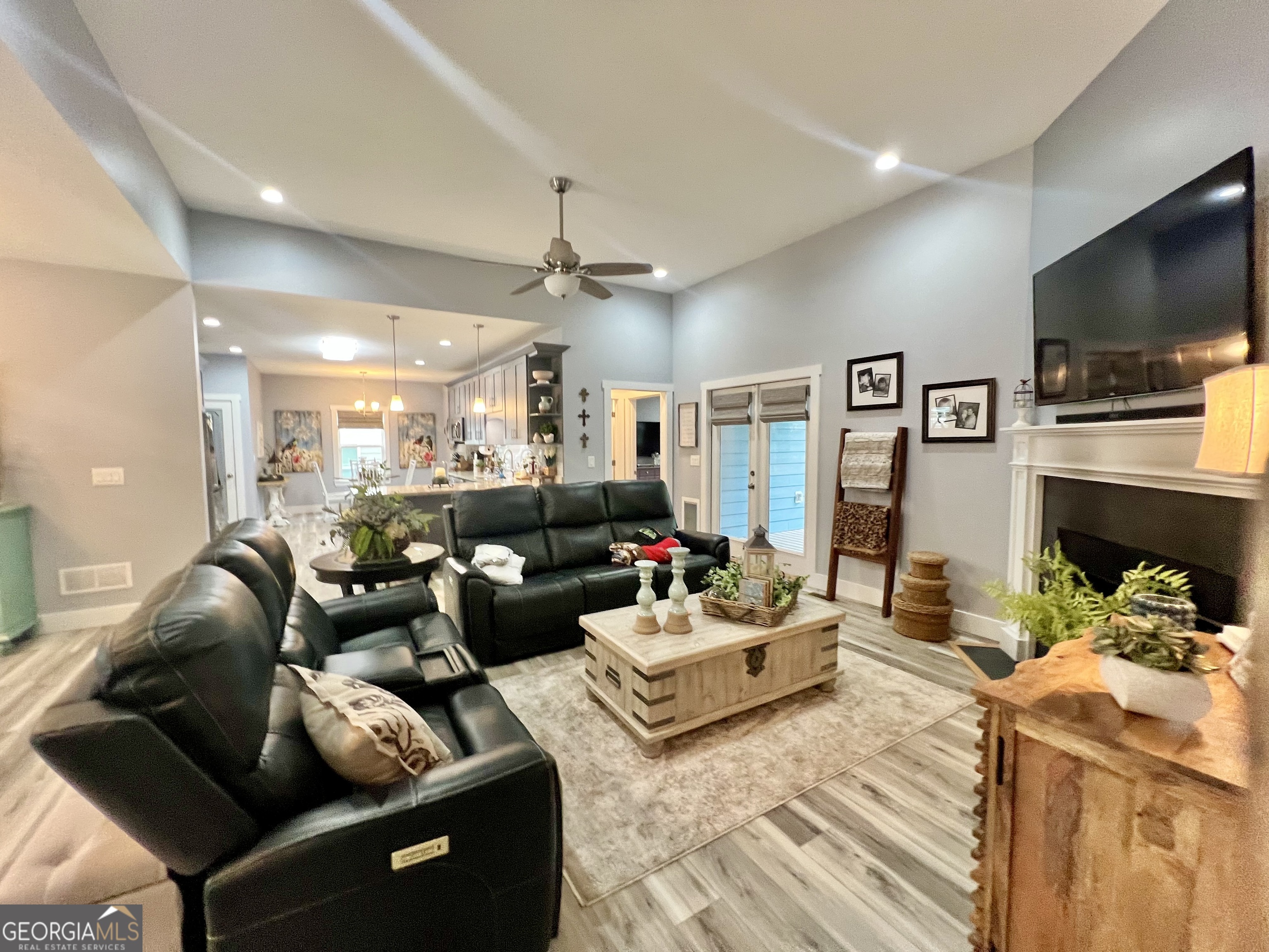 566 CLINTON DR