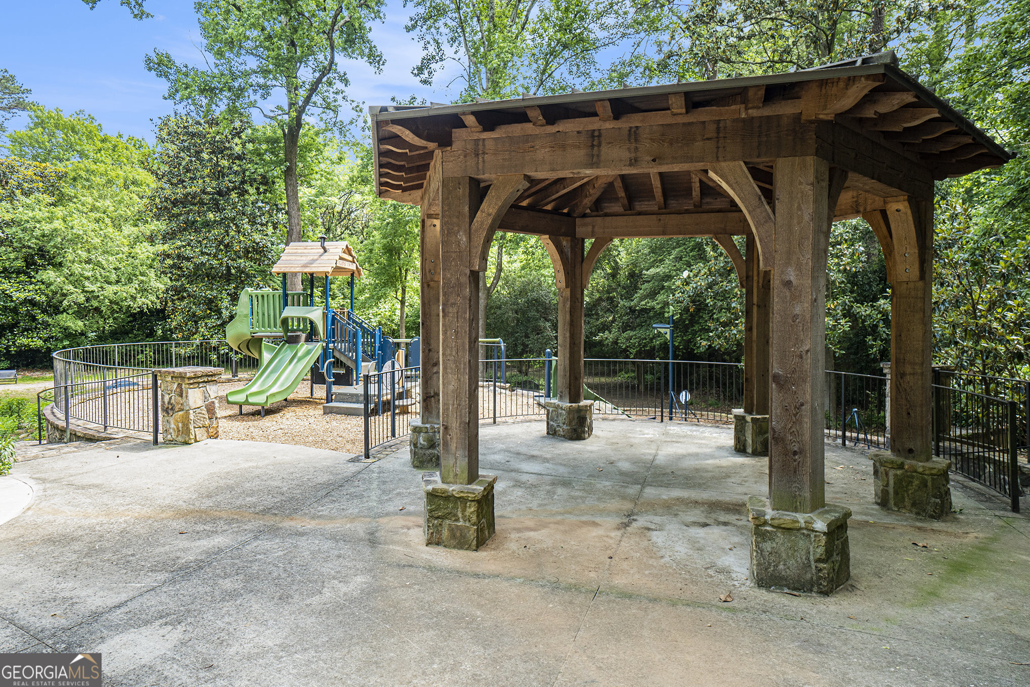 Atlanta, Georgia 30324, United States, 4 Bedrooms Bedrooms, ,2 BathroomsBathrooms,Residential,Active,132522