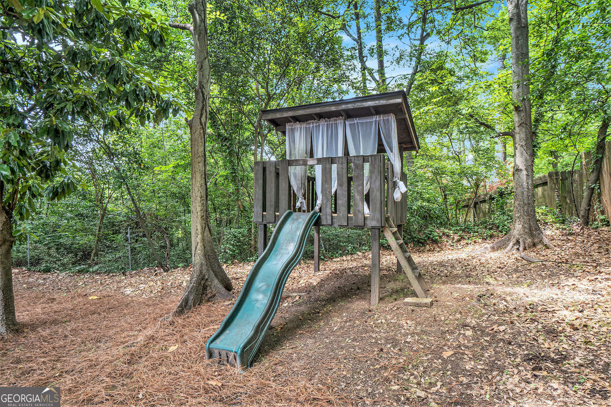 Atlanta, Georgia 30324, United States, 4 Bedrooms Bedrooms, ,2 BathroomsBathrooms,Residential,Active,132522