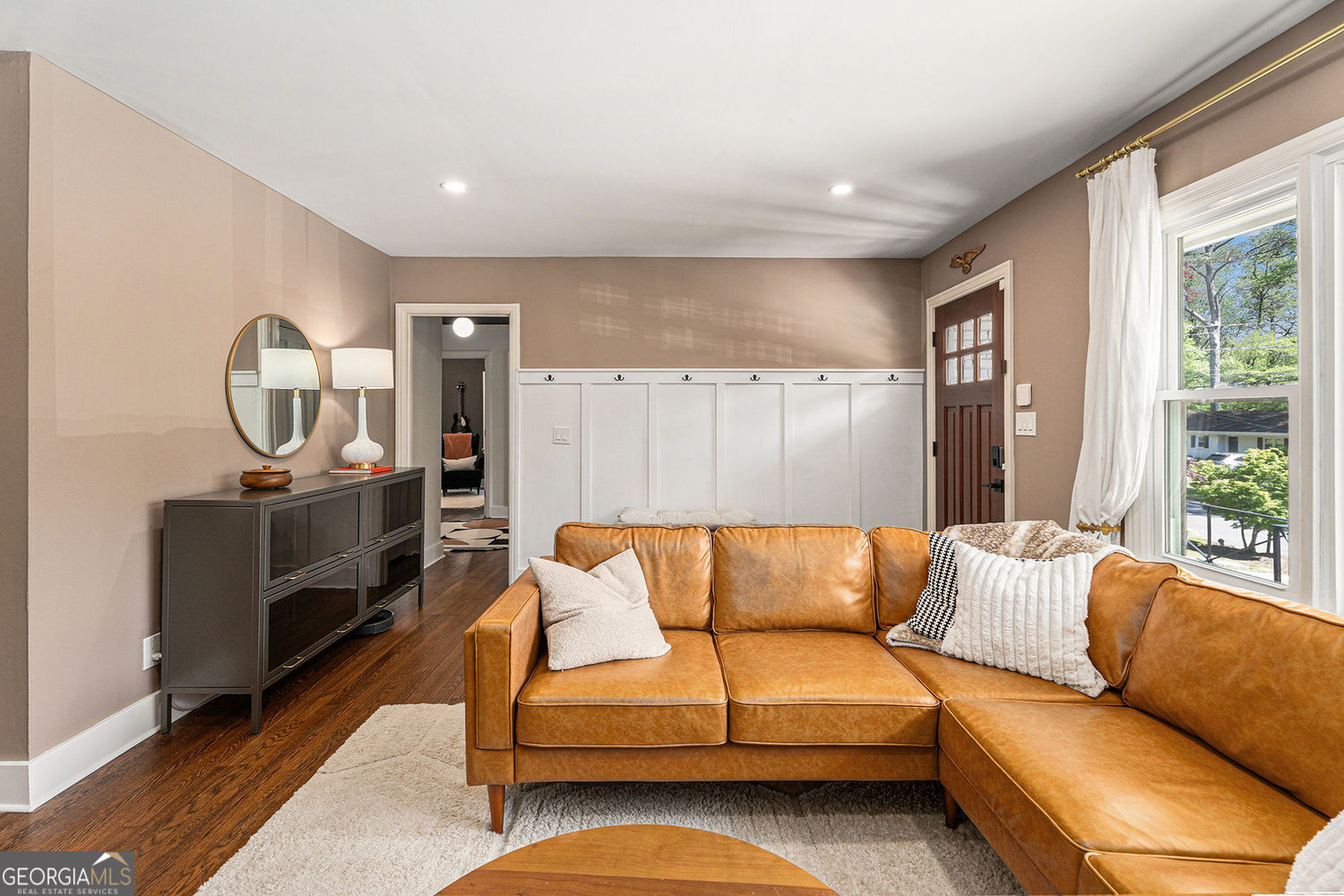 Atlanta, Georgia 30324, United States, 4 Bedrooms Bedrooms, ,2 BathroomsBathrooms,Residential,Active,132522