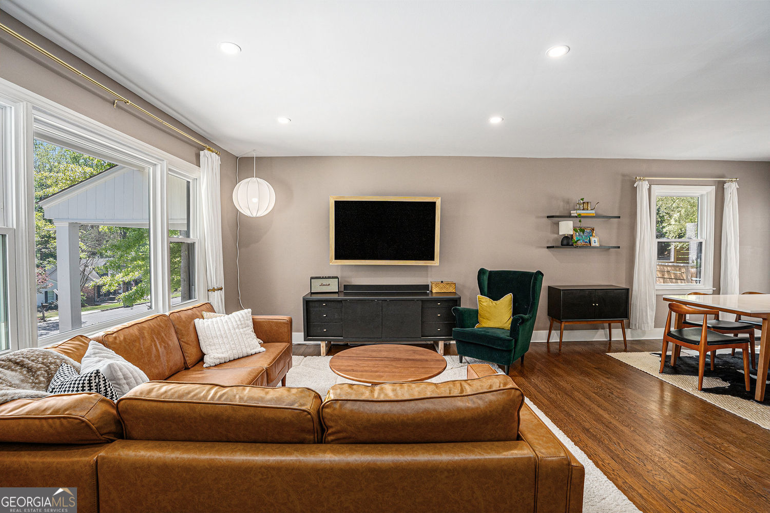 Atlanta, Georgia 30324, United States, 4 Bedrooms Bedrooms, ,2 BathroomsBathrooms,Residential,Active,132522