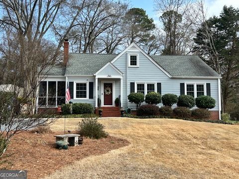 Photo of 824 Woodland Drive, Griffin, GA 30224 (MLS # 10697164)