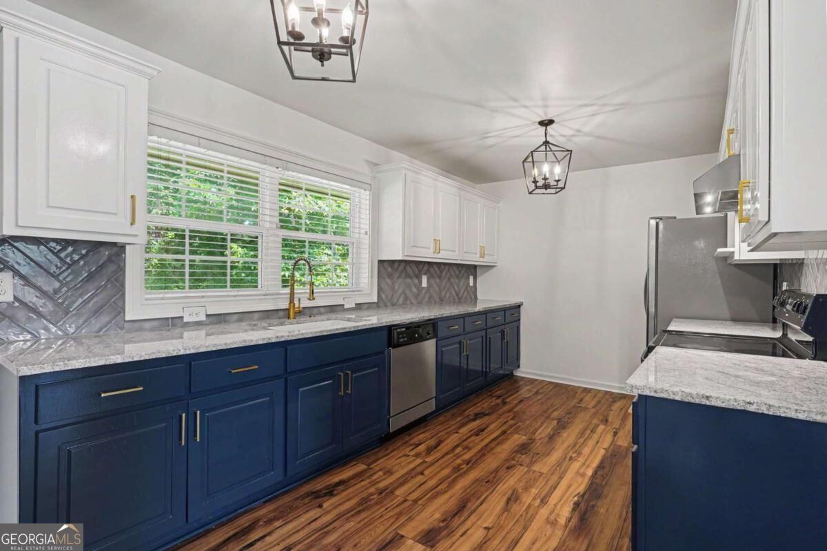 312 W Downing CT