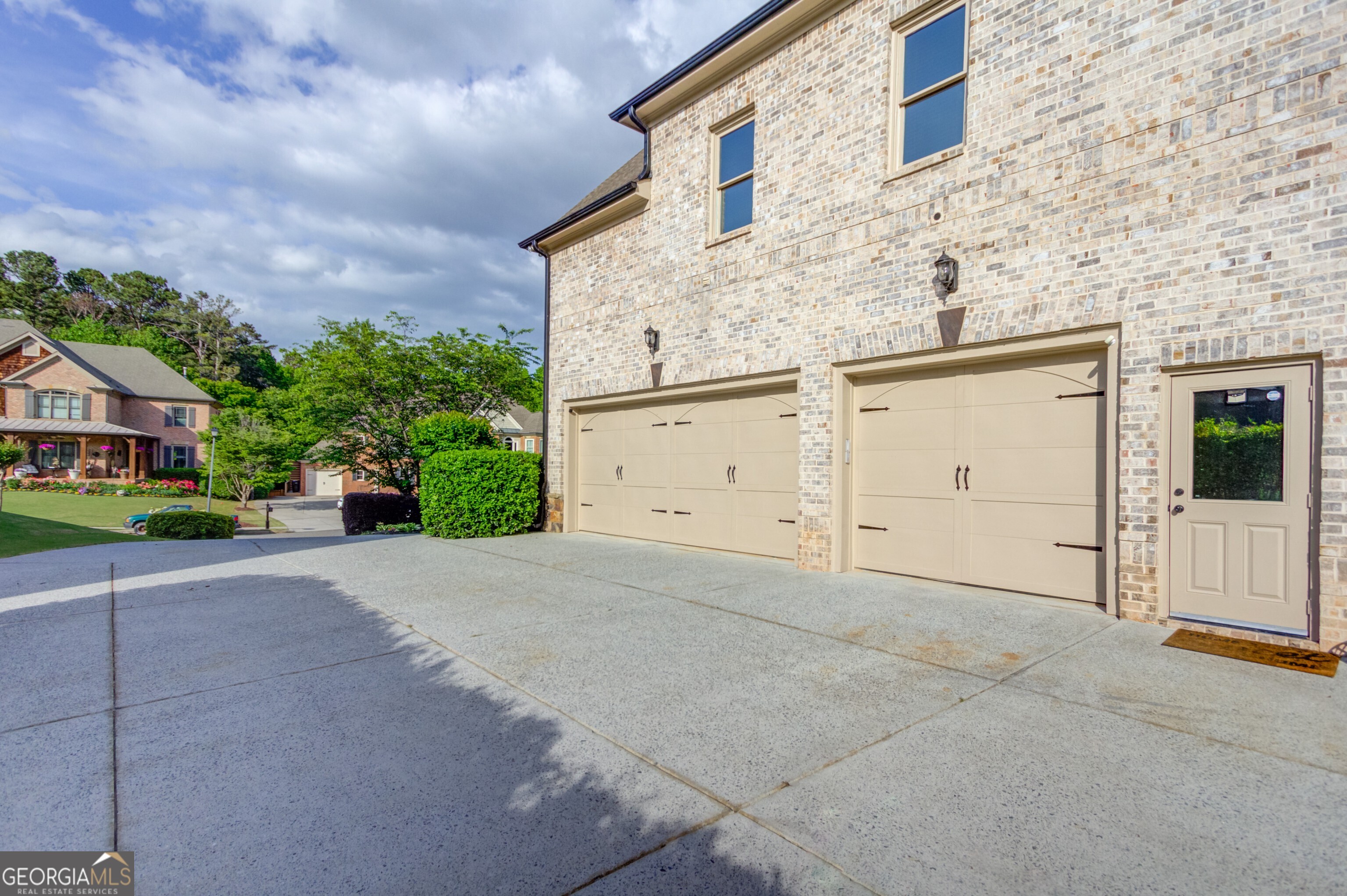 2400 Weber Heights WAY