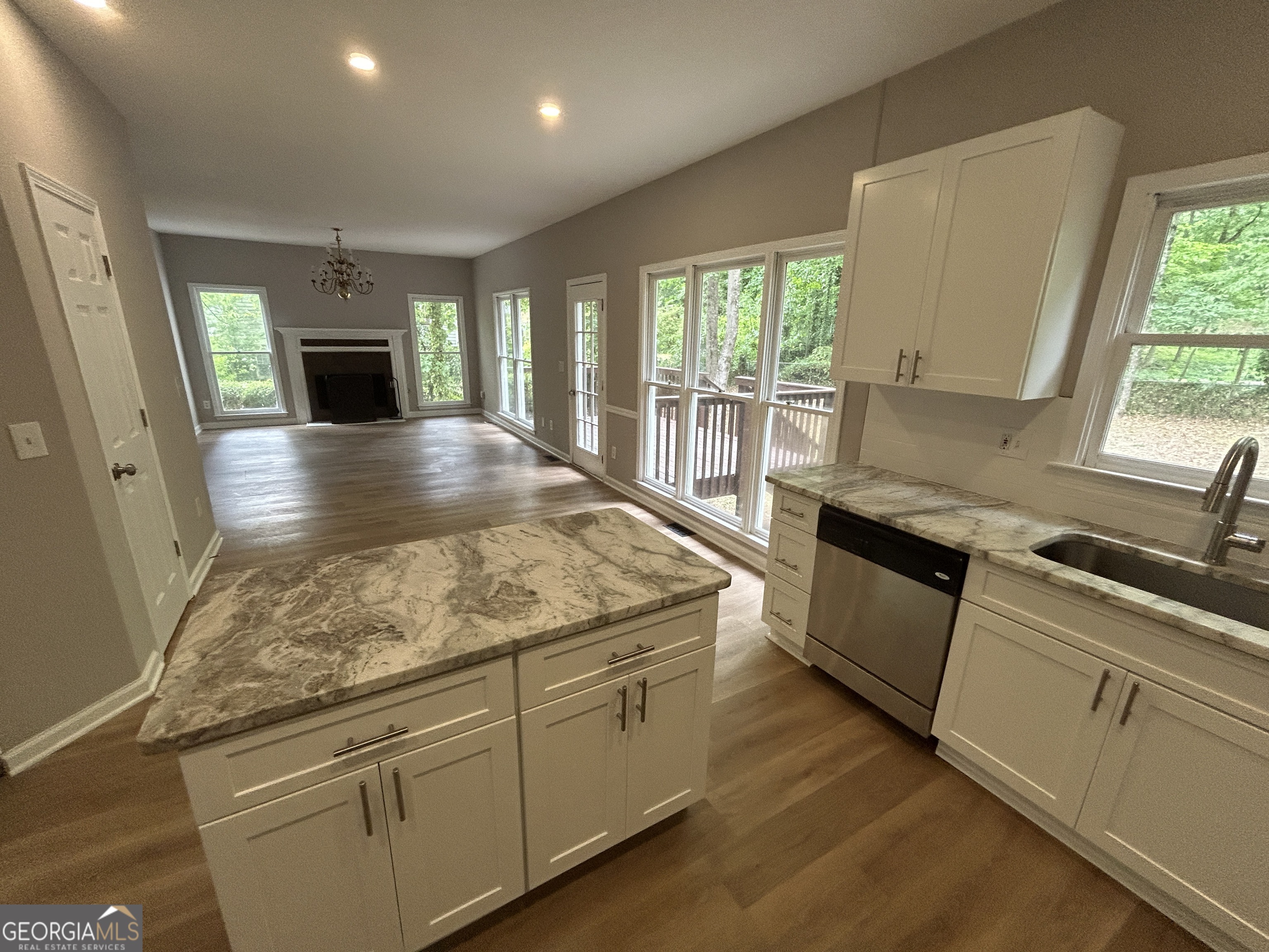 141 Hunting Creek DR