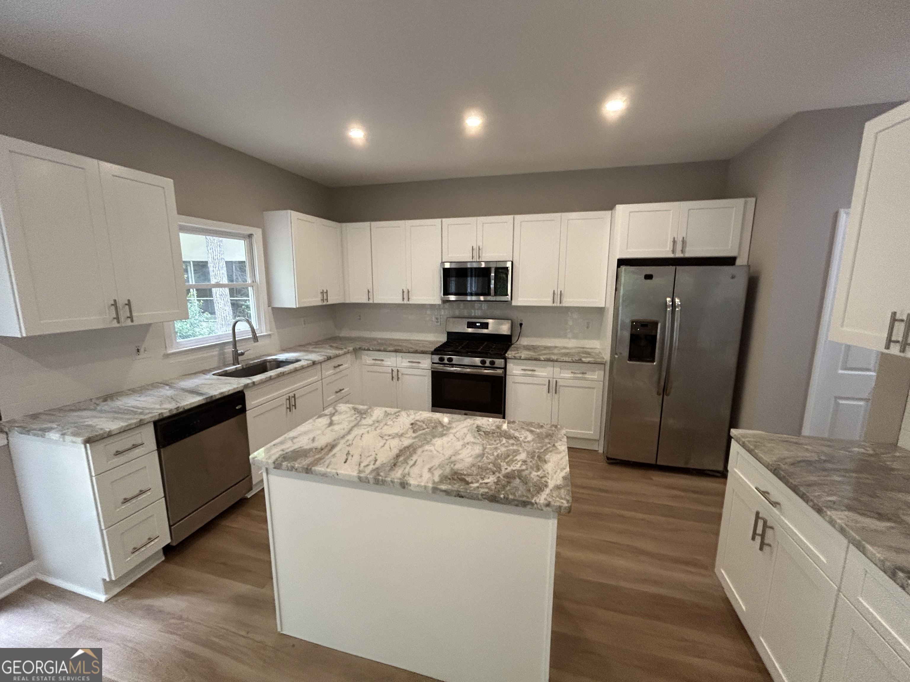 141 Hunting Creek DR
