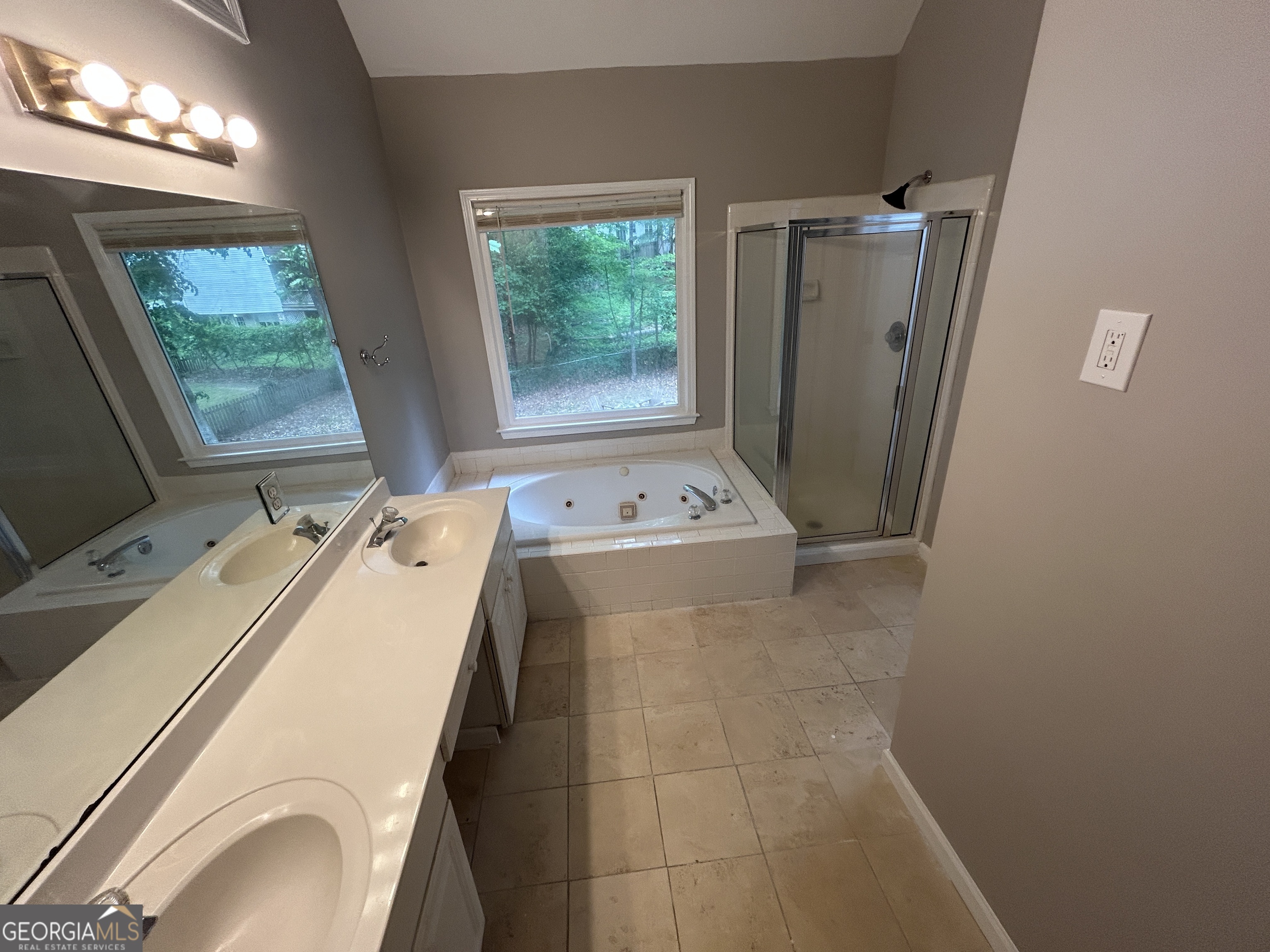 141 Hunting Creek DR