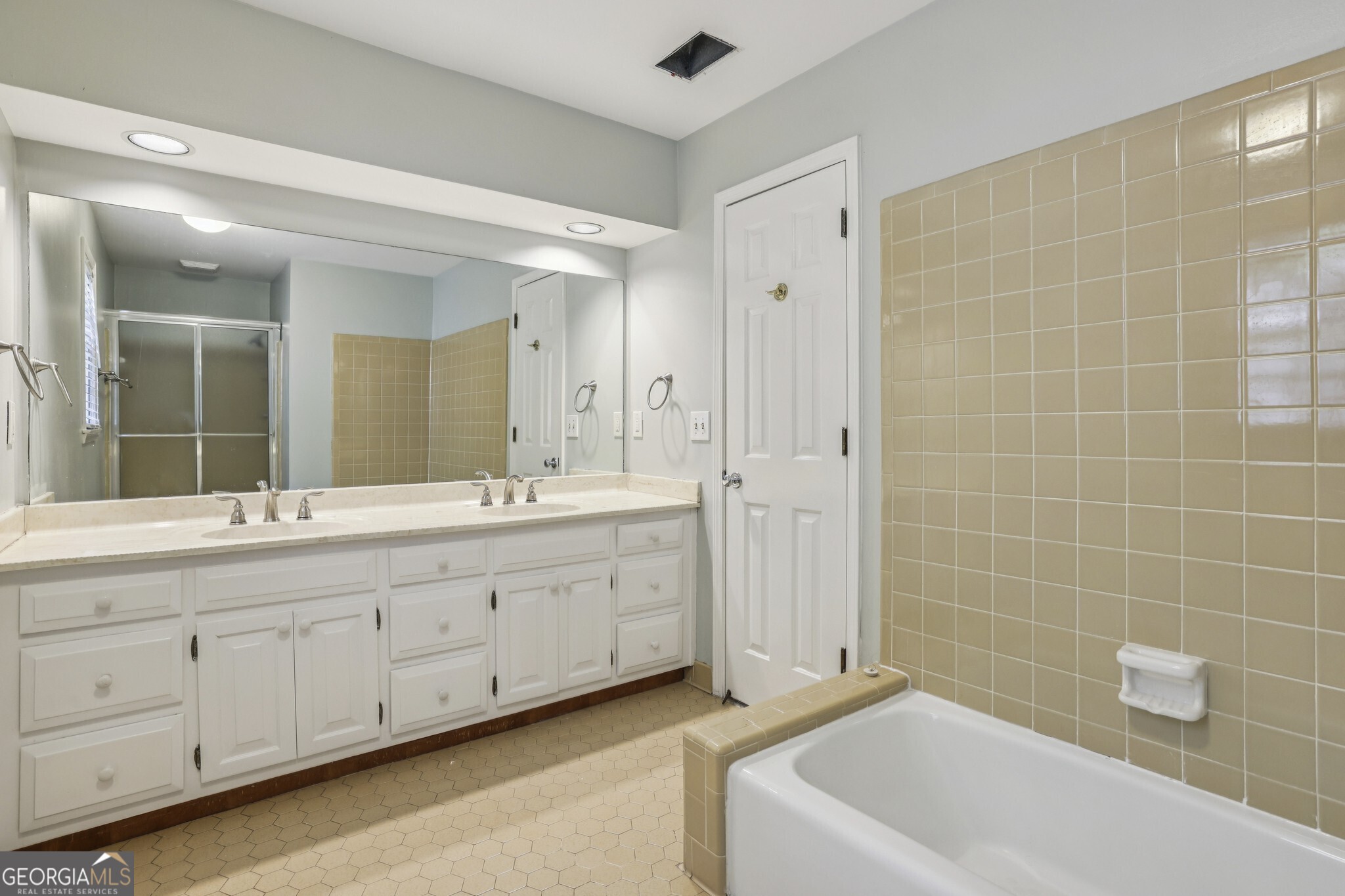 River Chase - Residential