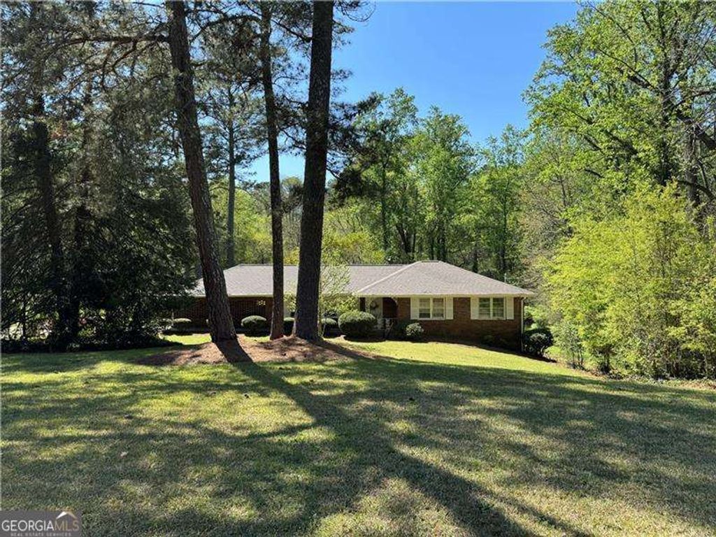 Photo of 10160 N COLEMAN Road, Roswell, GA 30075 (MLS # 10759972)