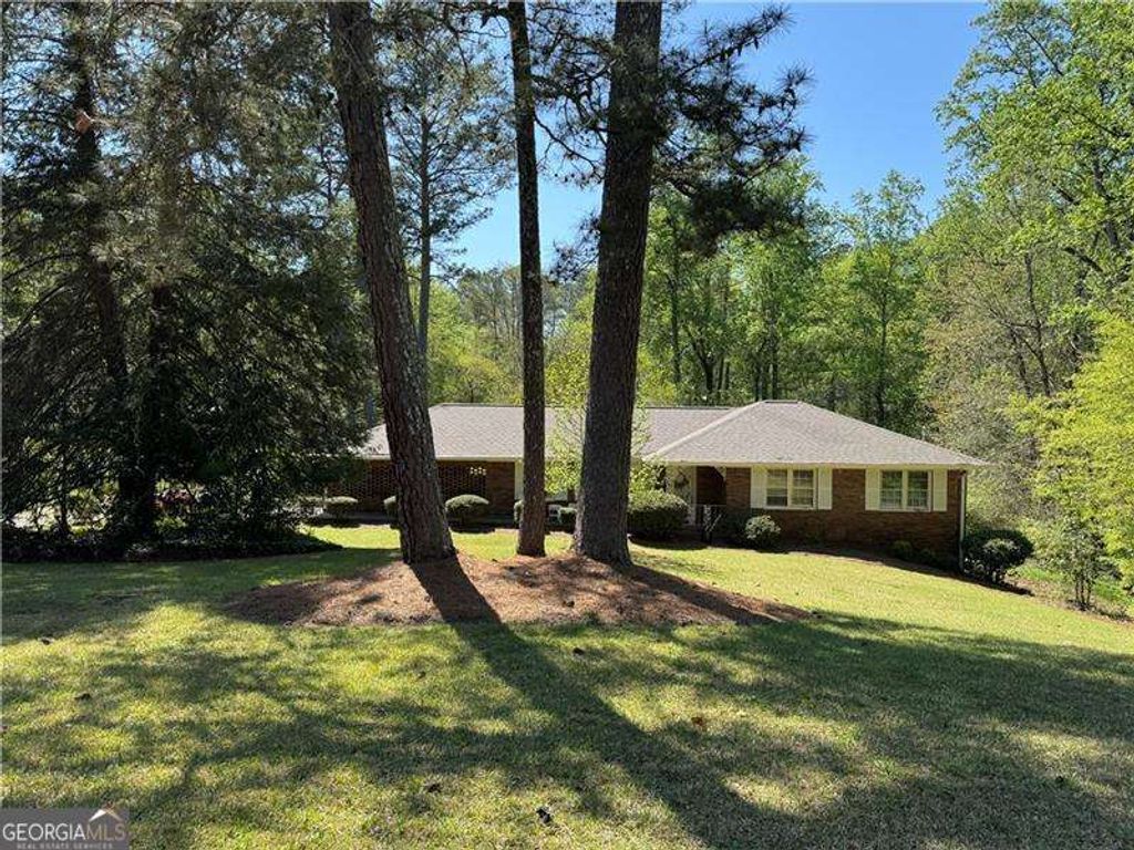 Photo of 10160 N COLEMAN Road, Roswell, GA 30075 (MLS # 10759972)