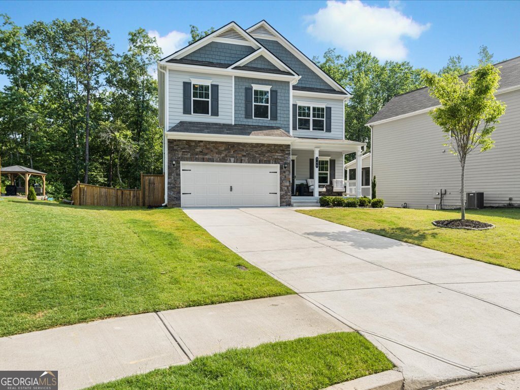 340 Louise LN