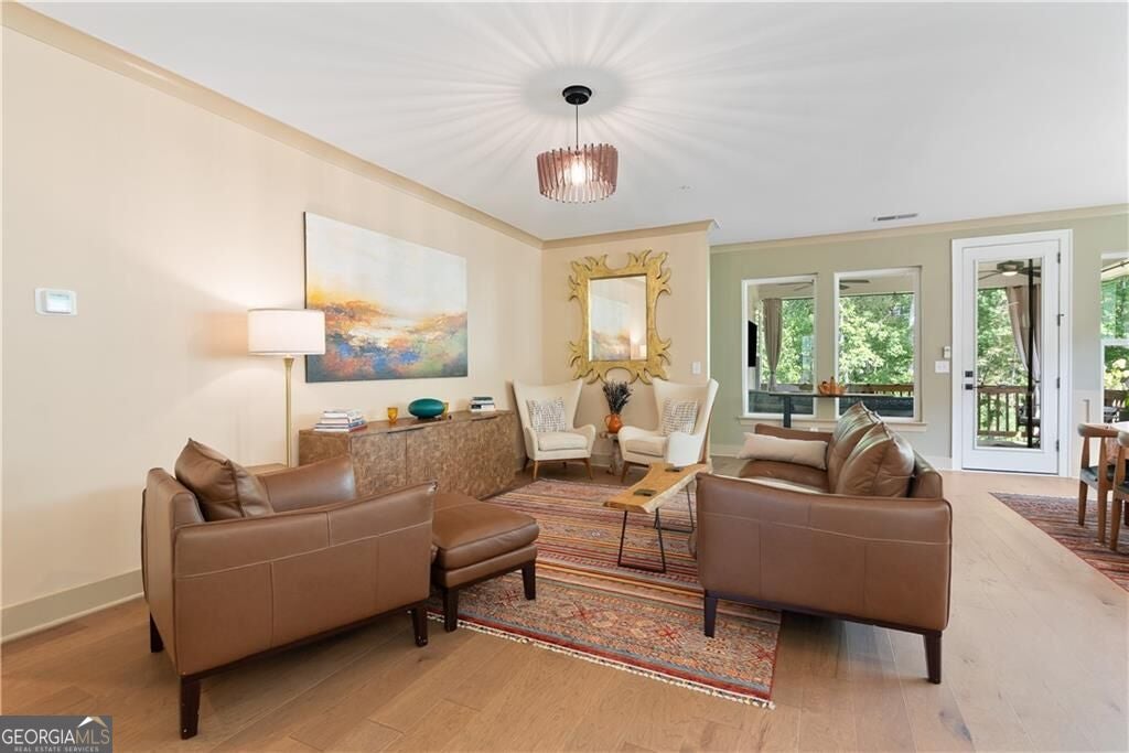 318 Carriage Glen LN