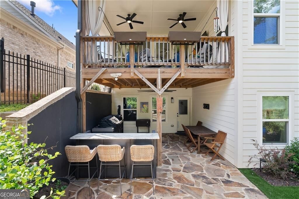 318 Carriage Glen LN