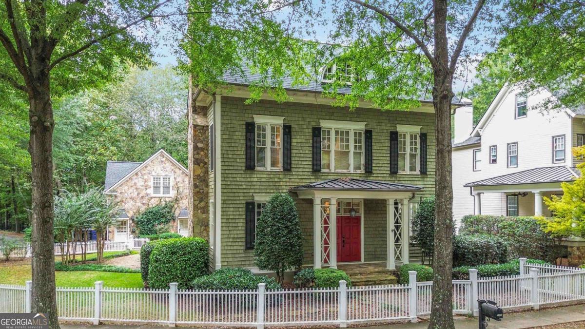 1421 Hedgewood LN NW