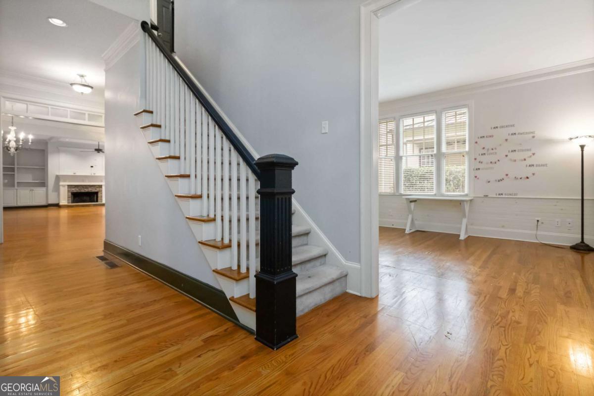 1421 Hedgewood LN NW