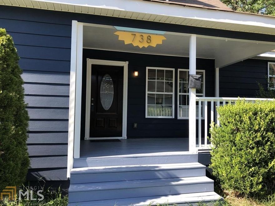 Check Out This Rare Opportunity For 4 Bedroom, 2 1/2 Bath Home in Grant Park Under $315K!  Partially Updated With Fresh Paint Inside and Out, Hardwoods and All New Carpet!  Loft-style Master Suite With Separate Shower and Jetted Tub. Plus 3 BRs on Main Level For Family, Roommates, Home Office, etc.. Spacious Eat-In Kitchen.  Covered Front Entry Perfect For Porch Swing. Off-Street 2 Car Parking. No Backyard But Only 1 Block From Phoenix Park and Short Stroll to Grant Park. Priced For You To Update To Your Taste With A Little TLC. Don't Miss This Bargain Chance To Live In Grant Park!