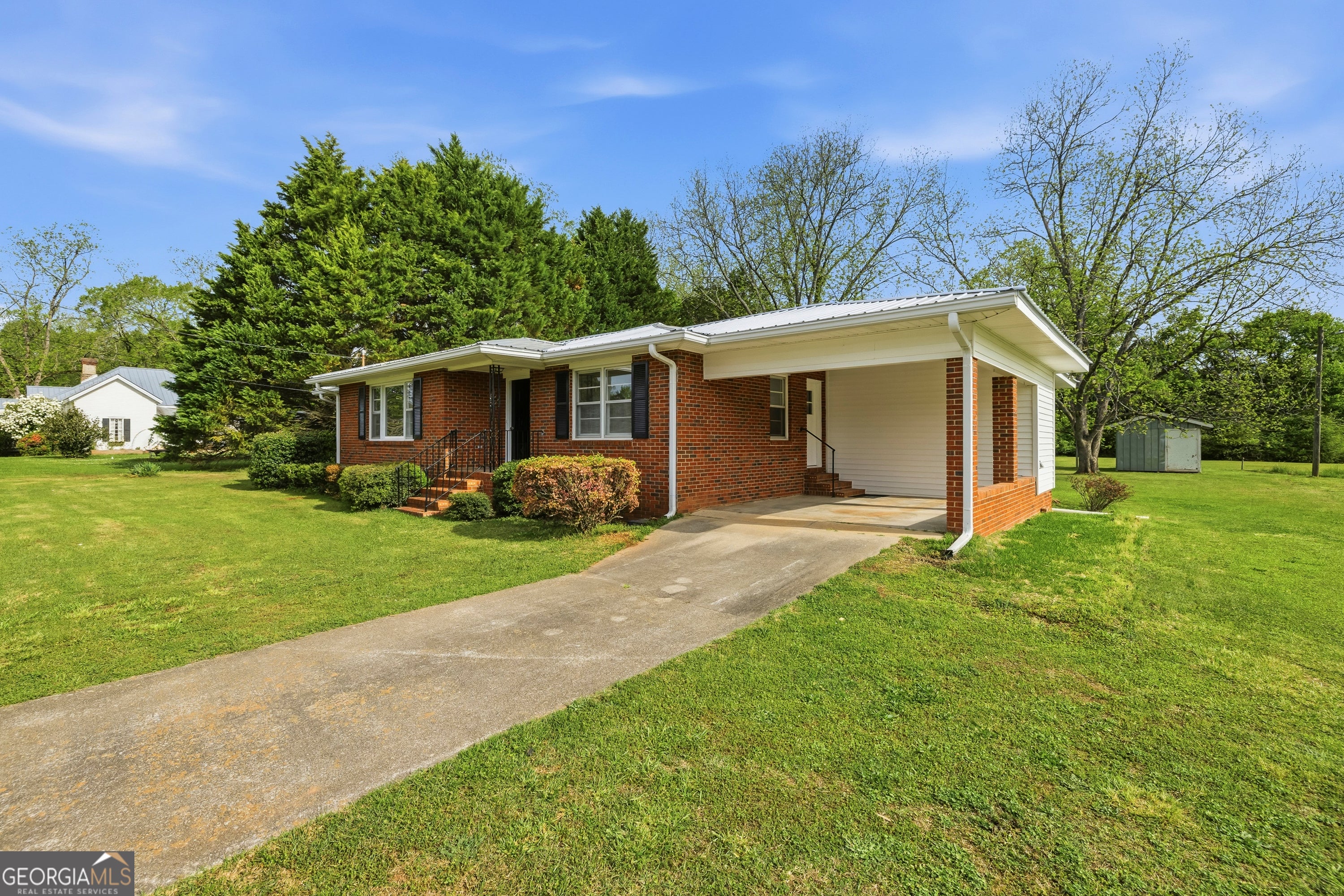 93 Carlton AVE