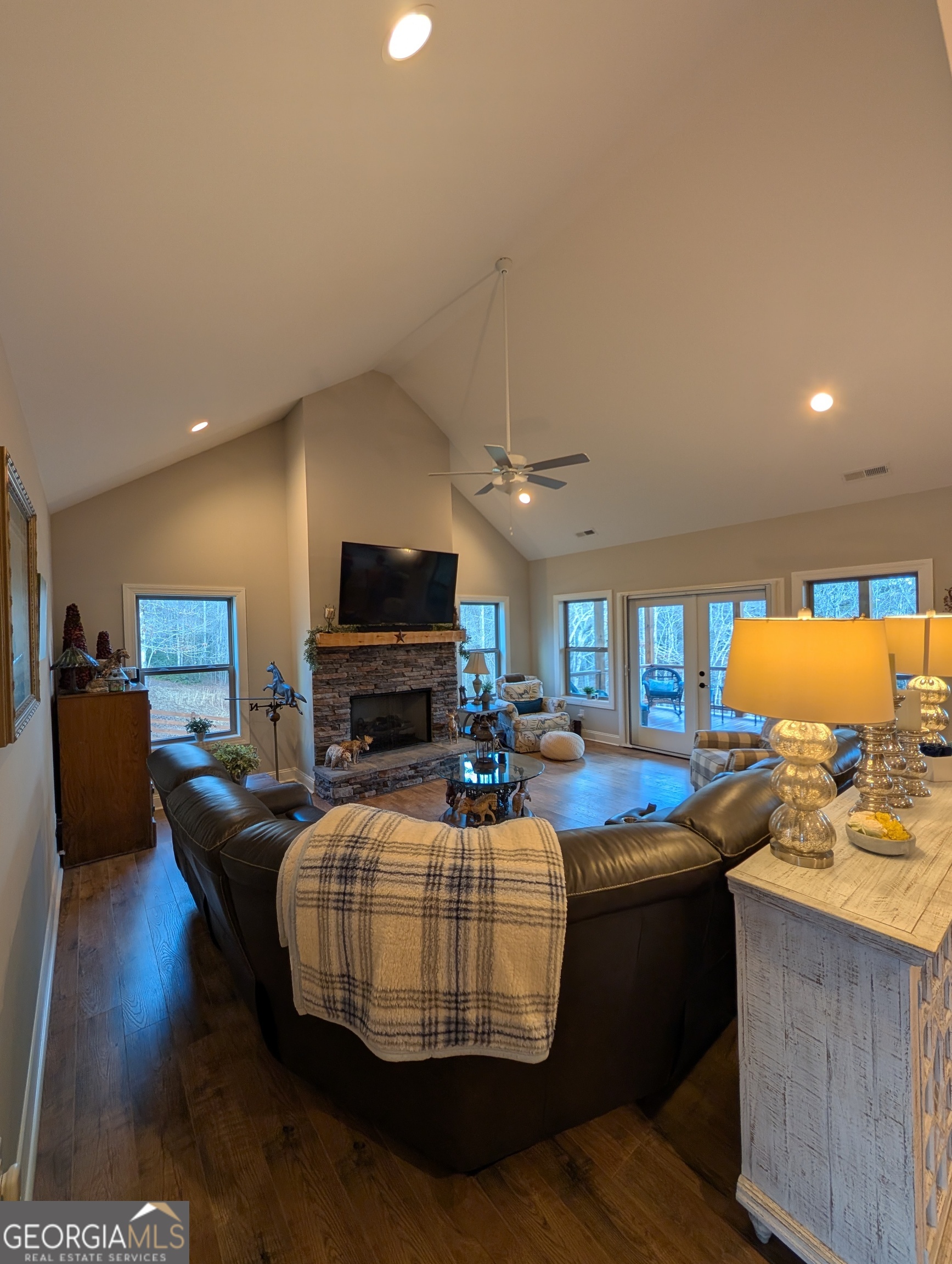 181 Charles LN