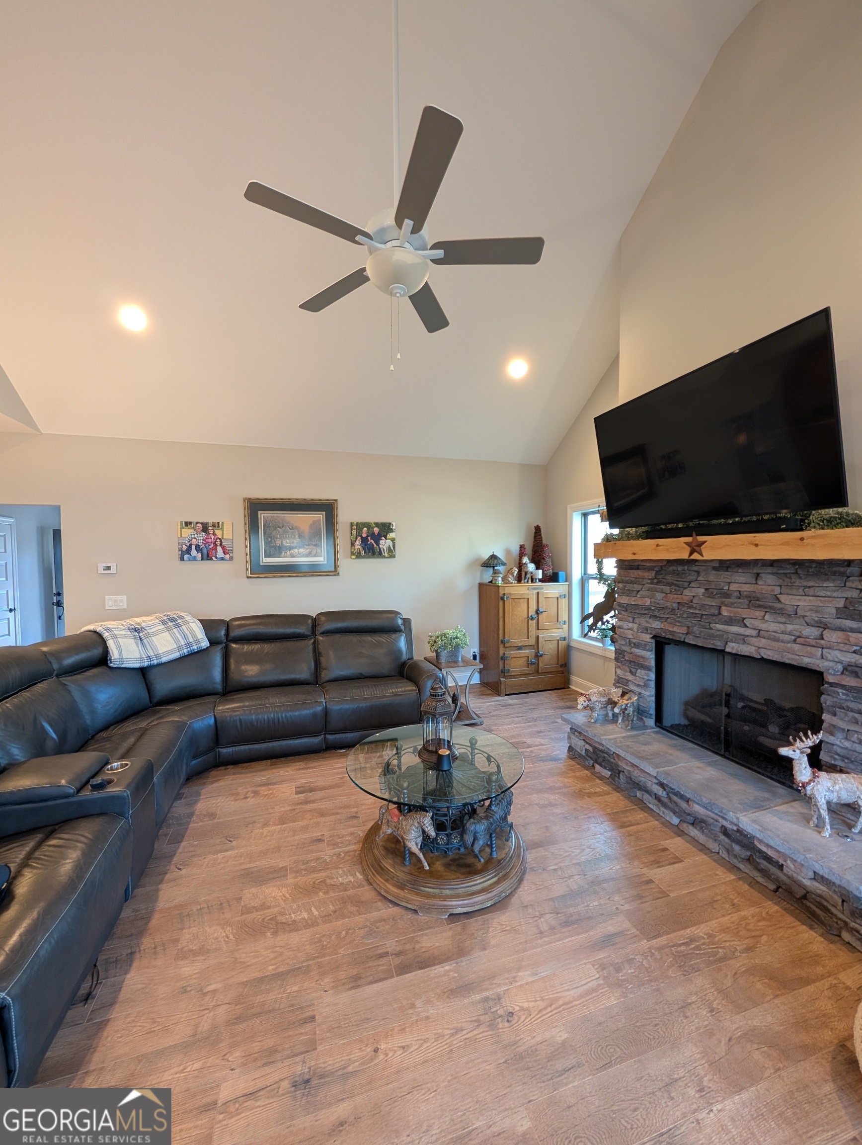 181 Charles LN