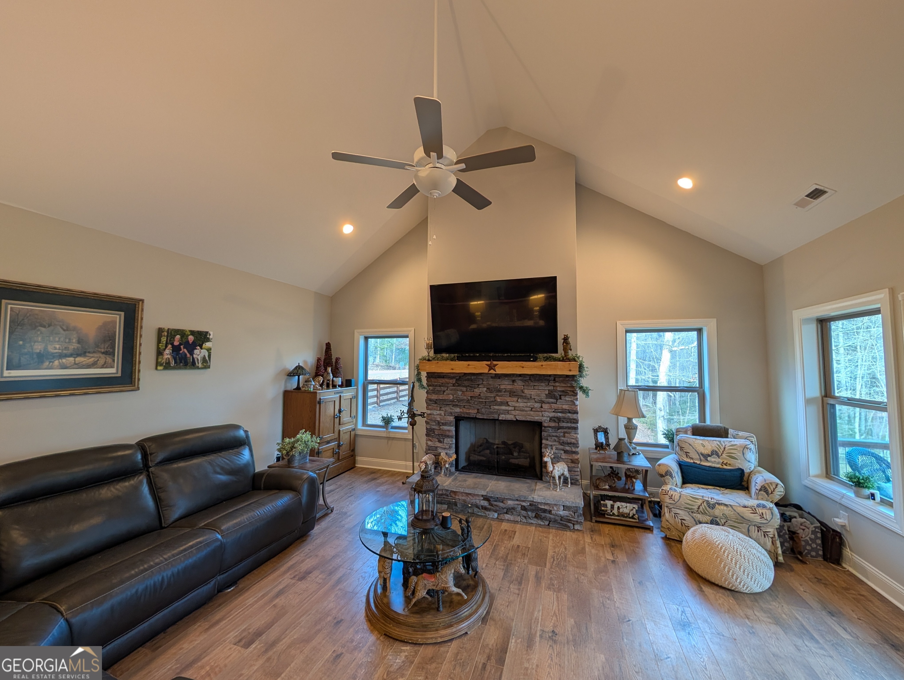 181 Charles LN