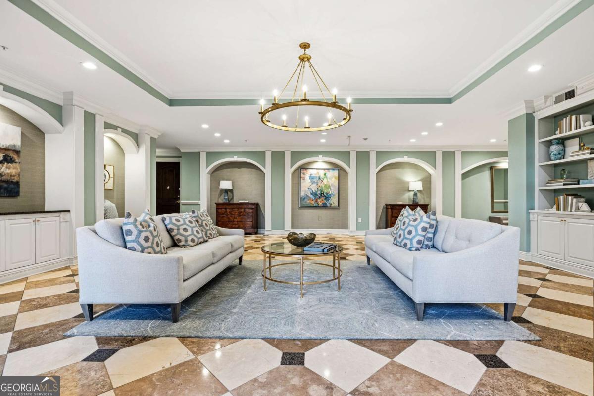 417 Clairemont AVE 319