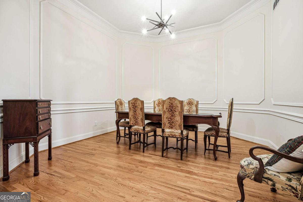 417 Clairemont AVE 319