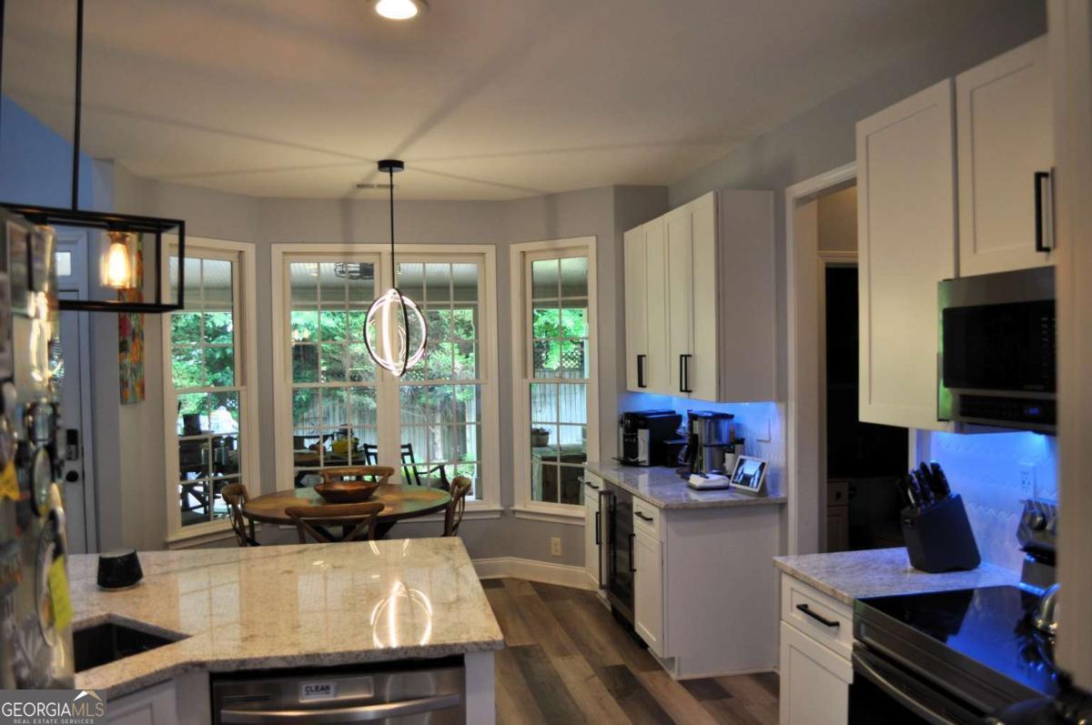 1951 Barrett Knoll CIR NW