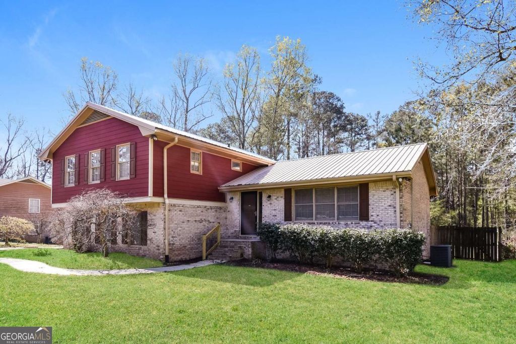 Photo of 2069 Christian Circle SE, Conyers, GA 30013 (MLS # 10717044)