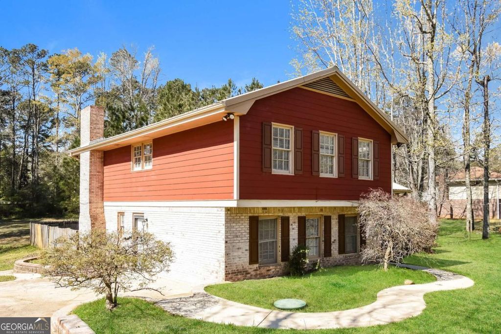 Photo of 2069 Christian Circle SE, Conyers, GA 30013 (MLS # 10717044)