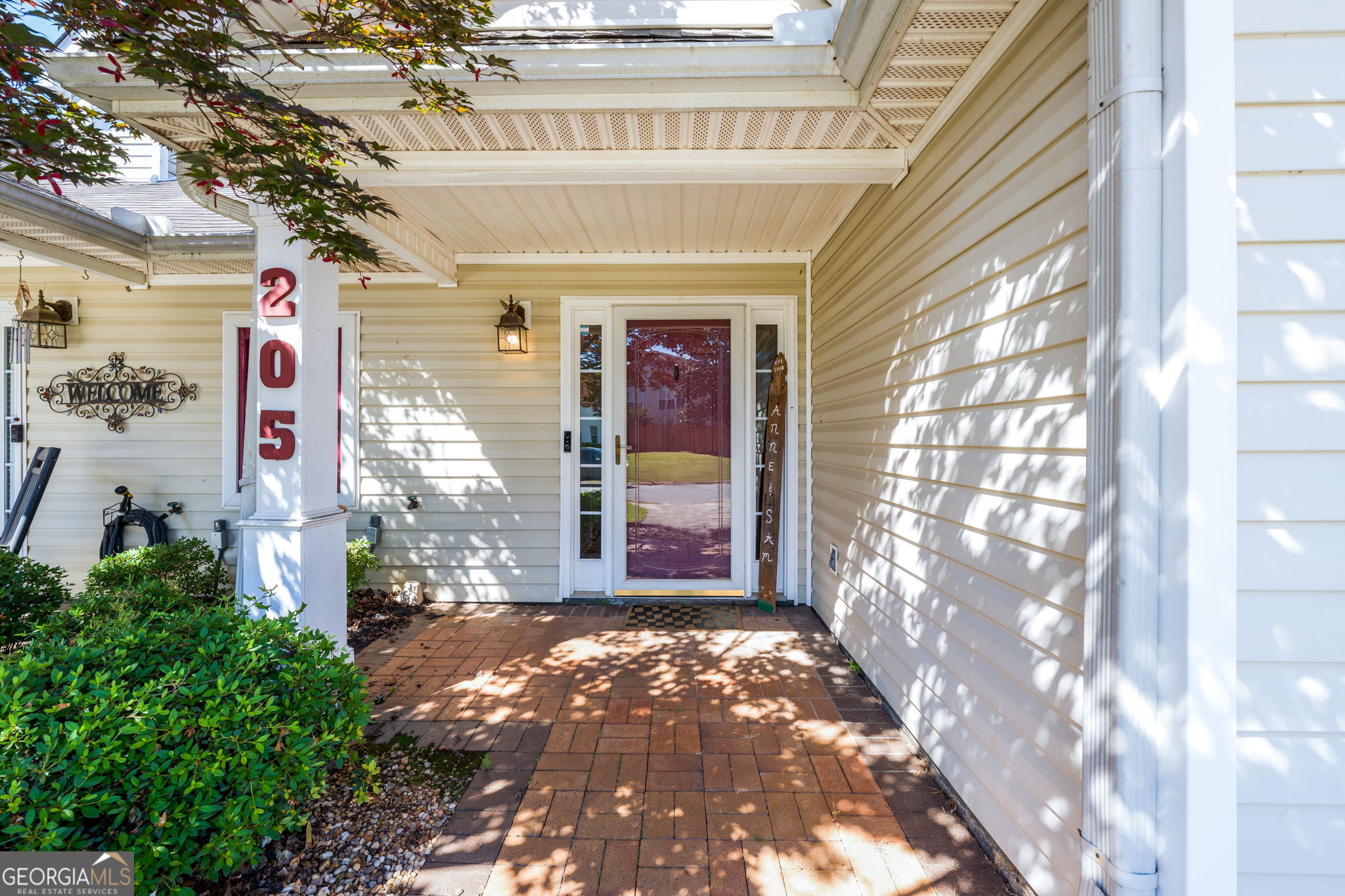 205 Courtyard LN