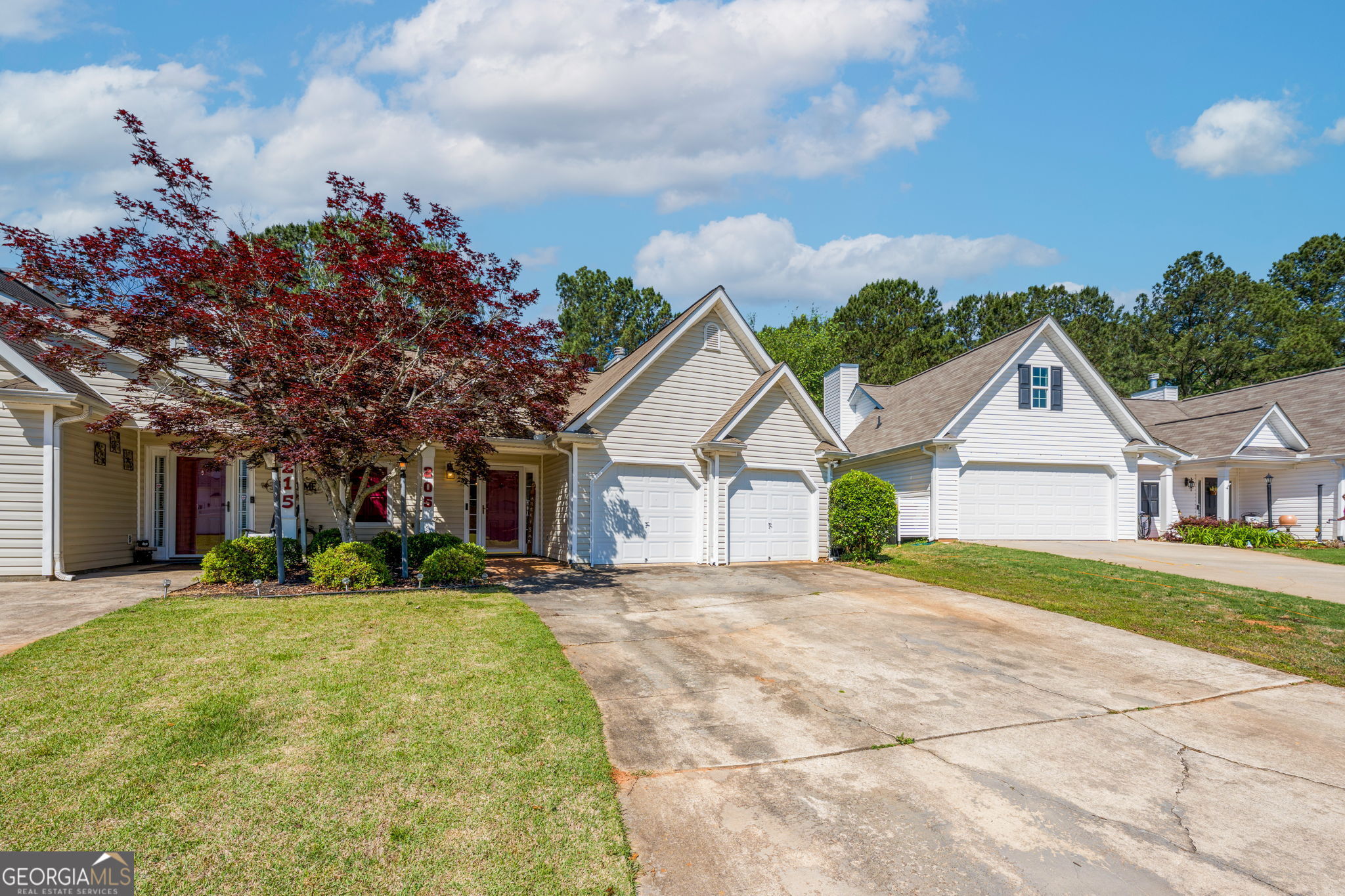 205 Courtyard LN