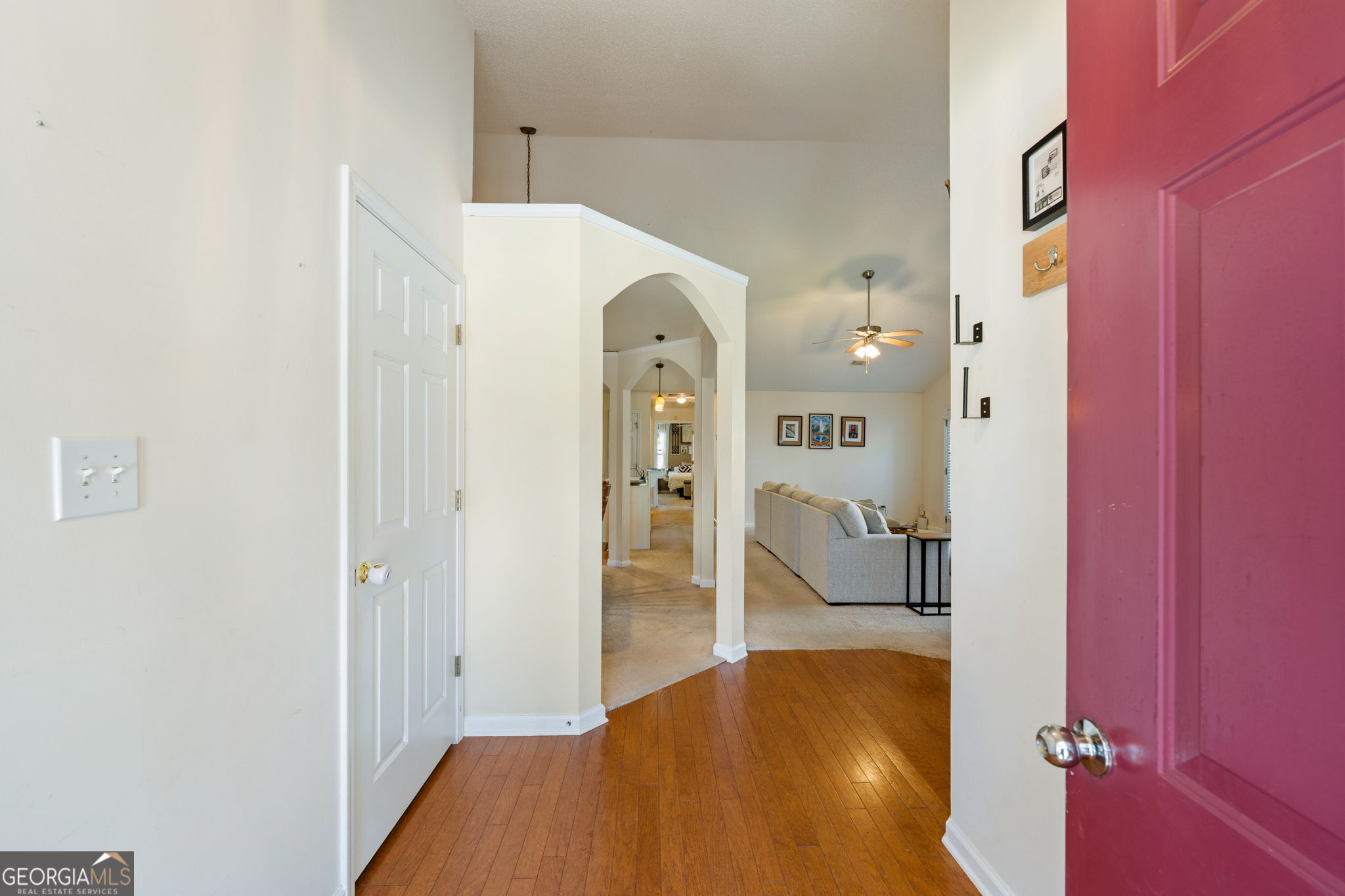 205 Courtyard LN