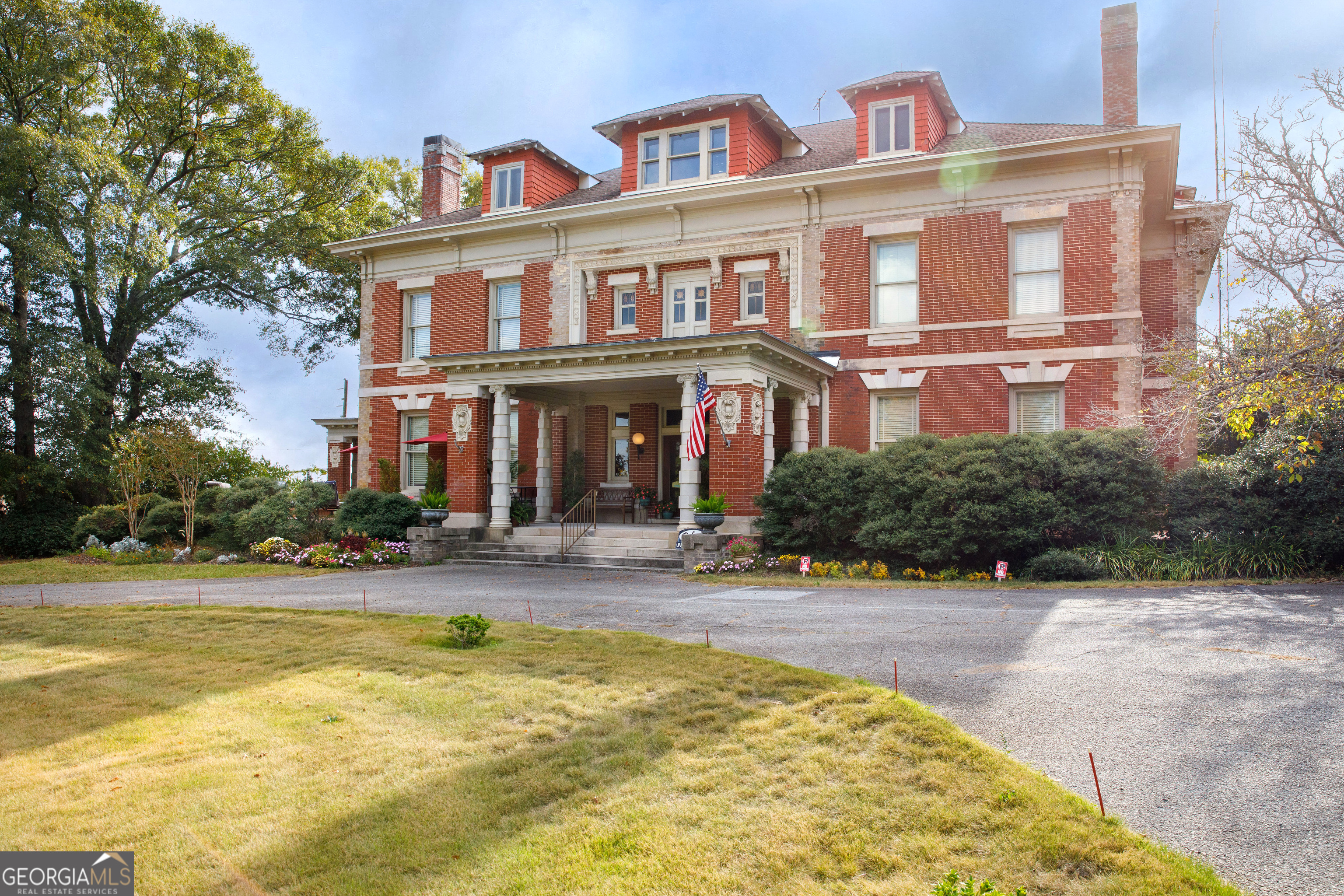 195 Holt AVE