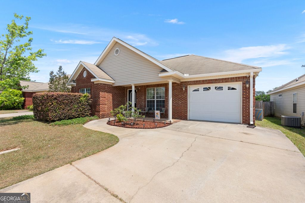 Photo of 418 Covington Cove, Byron, GA 31008 (MLS # 10753462)