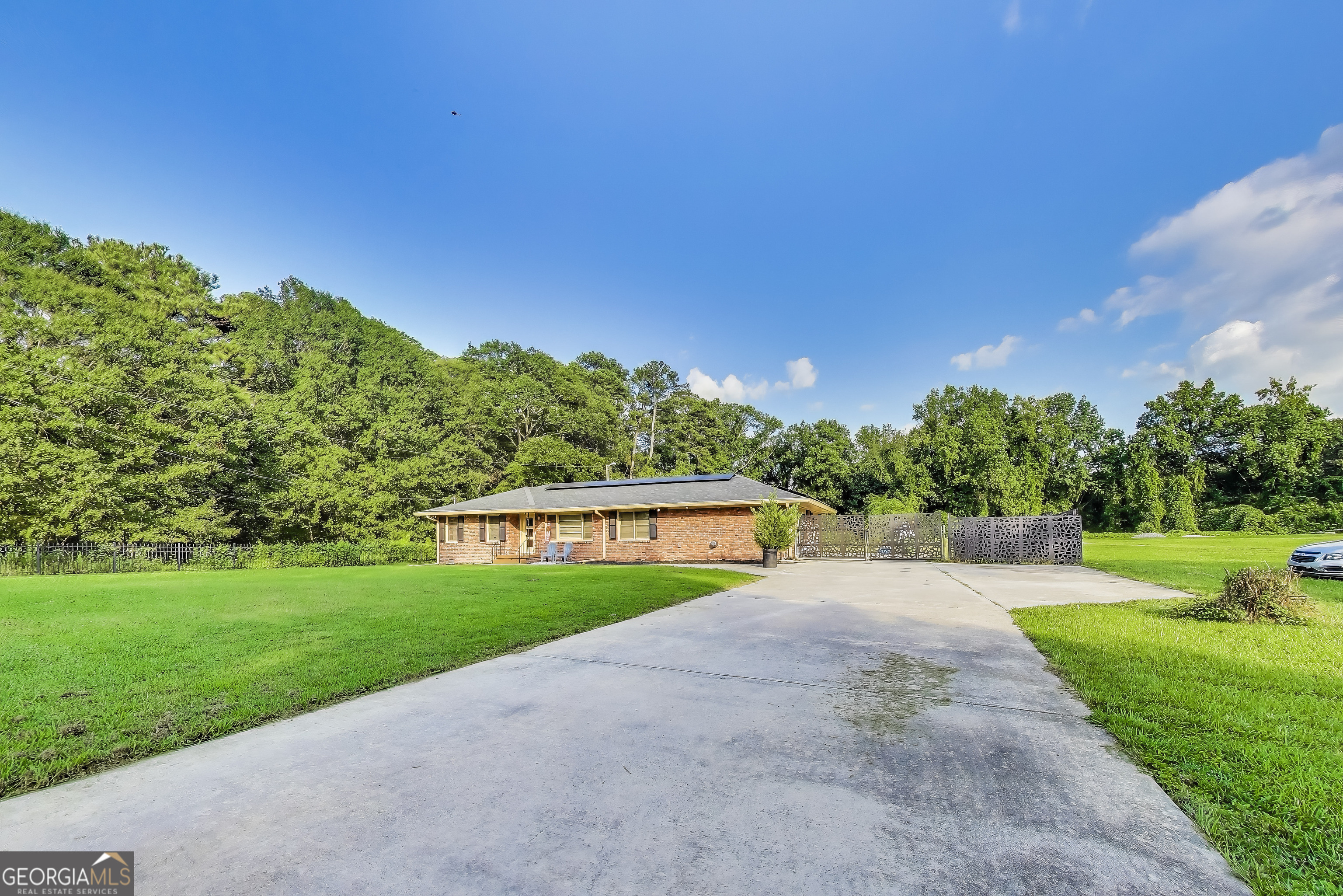 1393 Bolton Road NW