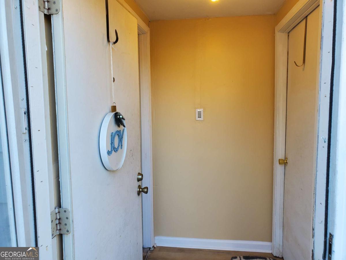Looking for a primely located rental spot, this is it. 2 bedrooms 1 bath basement apartment available, recently renovated, features a dining-room living-room combo, Kitchenette with stove and refrigerator, pantry and cabinets for storage. It comes unfurnished. Off street parking, Utilities included (Gas, Lights, Water). Close to schools, shopping and hospitals.