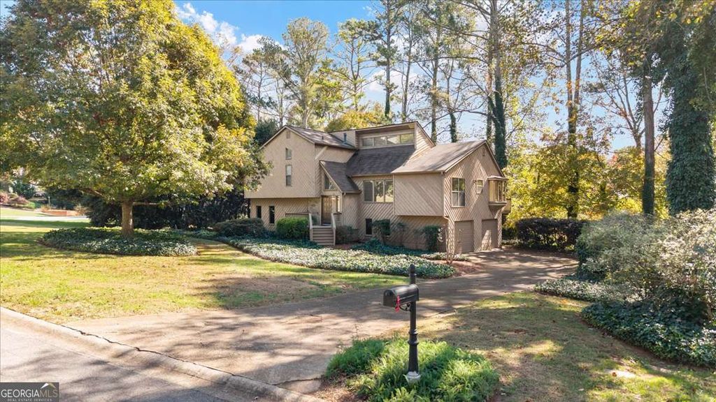 Photo of 3634 Stonehenge Way NE, Marietta, GA 30066 (MLS # 10637427)