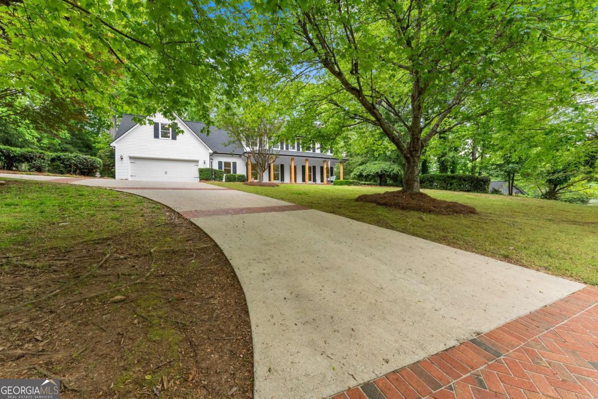 2511 N Oaks DR