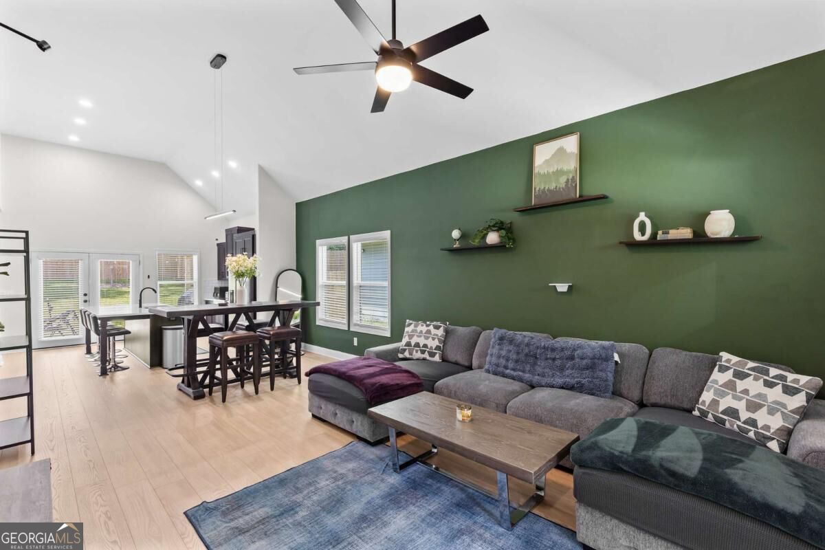 624 Robert ST NW
