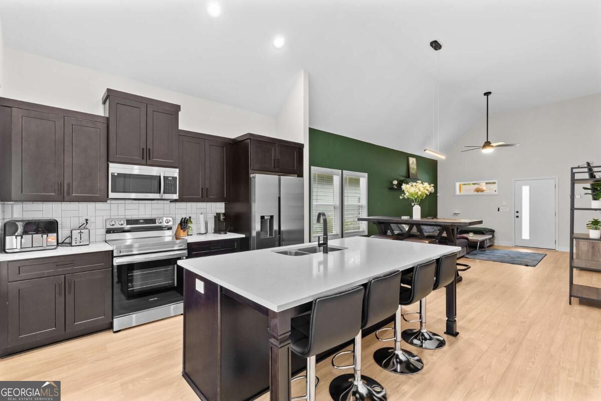 624 Robert ST NW