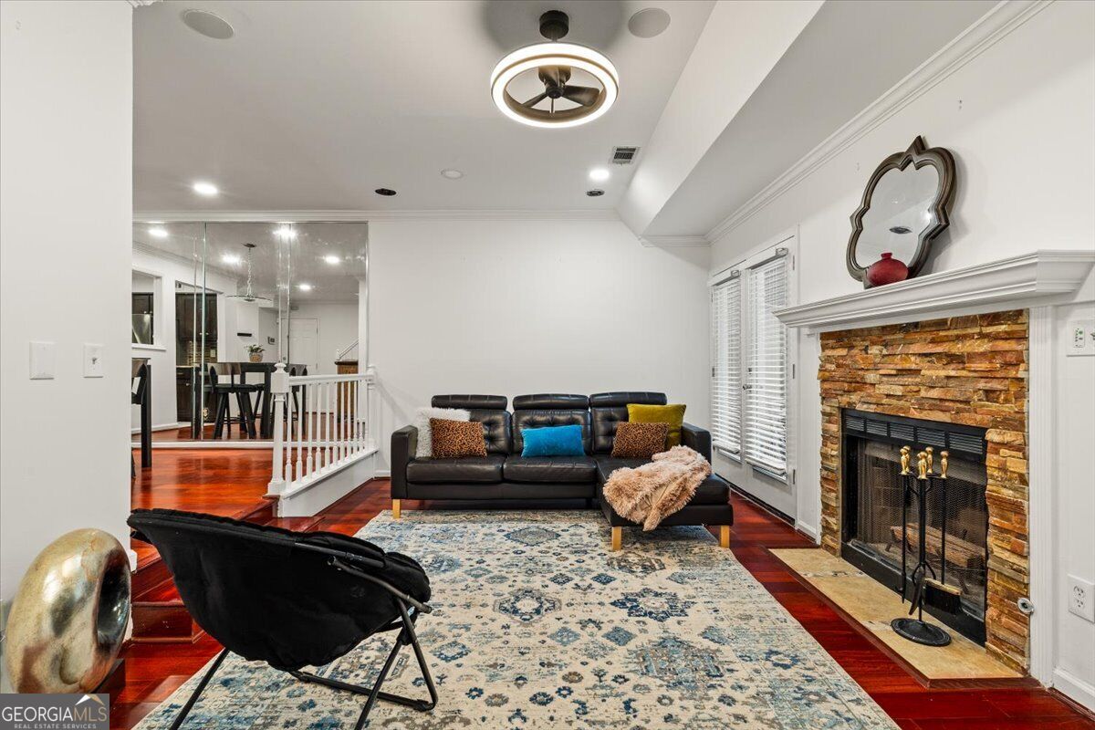 101 Mary Gay CT