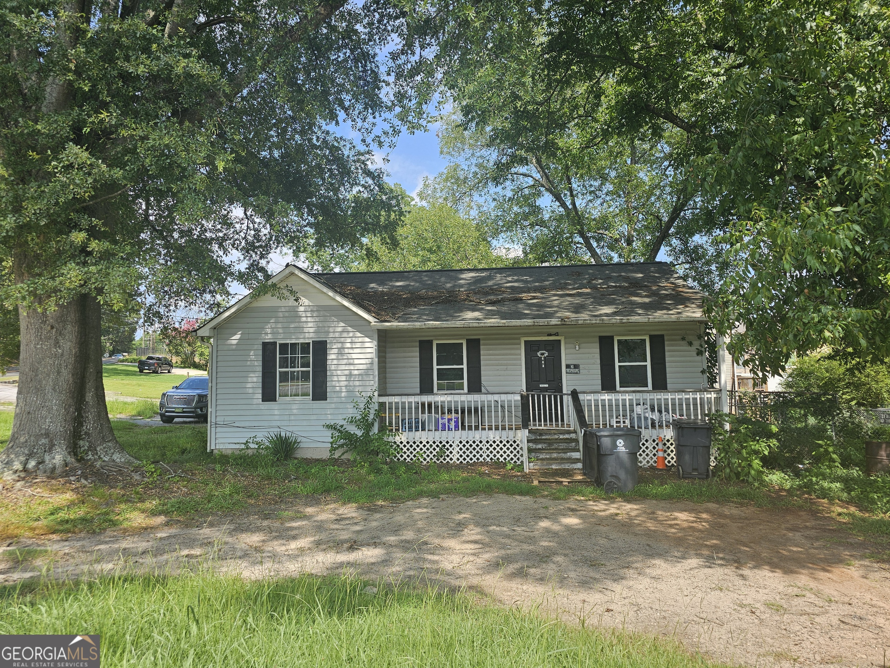 Fixer-upper opportunity in the heart of Villa Rica! This 3 bedroom, 1 bath ranch home is full of potential and ready for your vision. Features include a comfortable family room, a spacious eat-in kitchen, and a fenced backyard-perfect for pets or play. Located close to hospital, shopping, dining, and just minutes from I-20, offering a convenient commute. Home is being sold strictly as-is. Great chance for investors or buyers looking to renovate and make it their own. Call today!