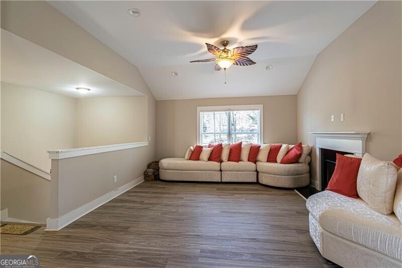 3336 Donna WAY