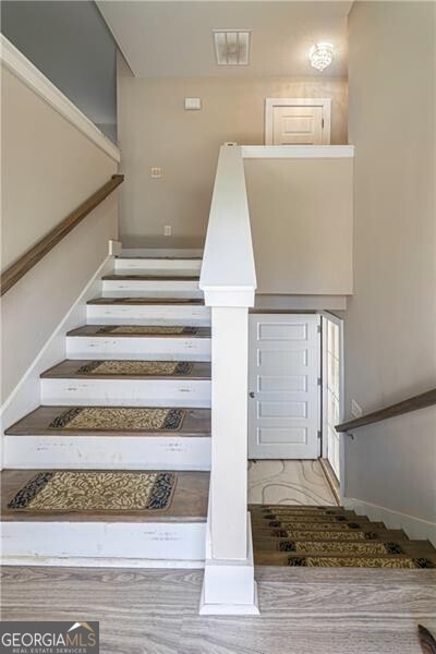 3336 Donna WAY
