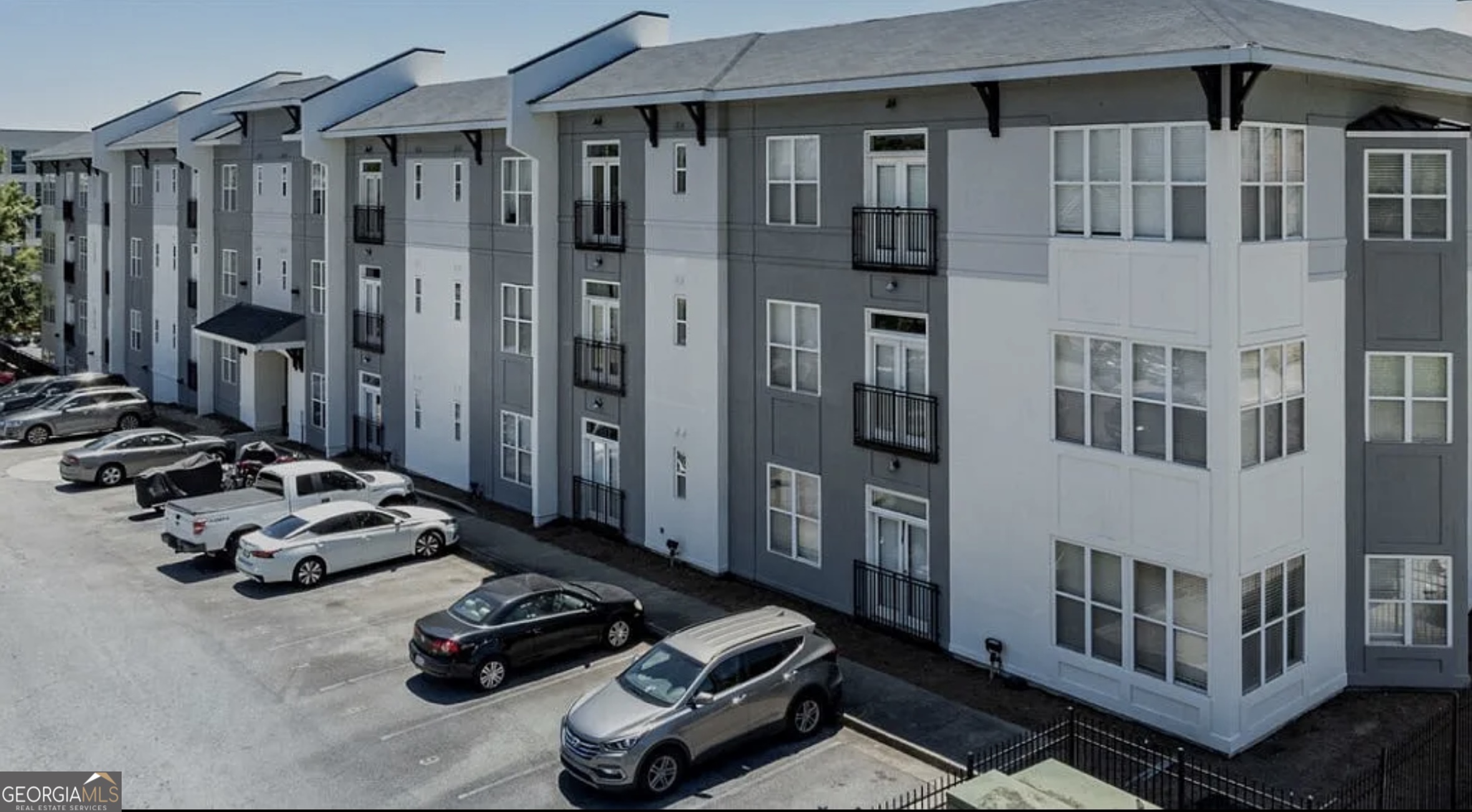 City vibes and cozy loft living This 1 bed, 1 bath spot at 502 Pryor Street is perfect if you're looking for something stylish and low maintenance in the heart of Atlanta. Come check it out!