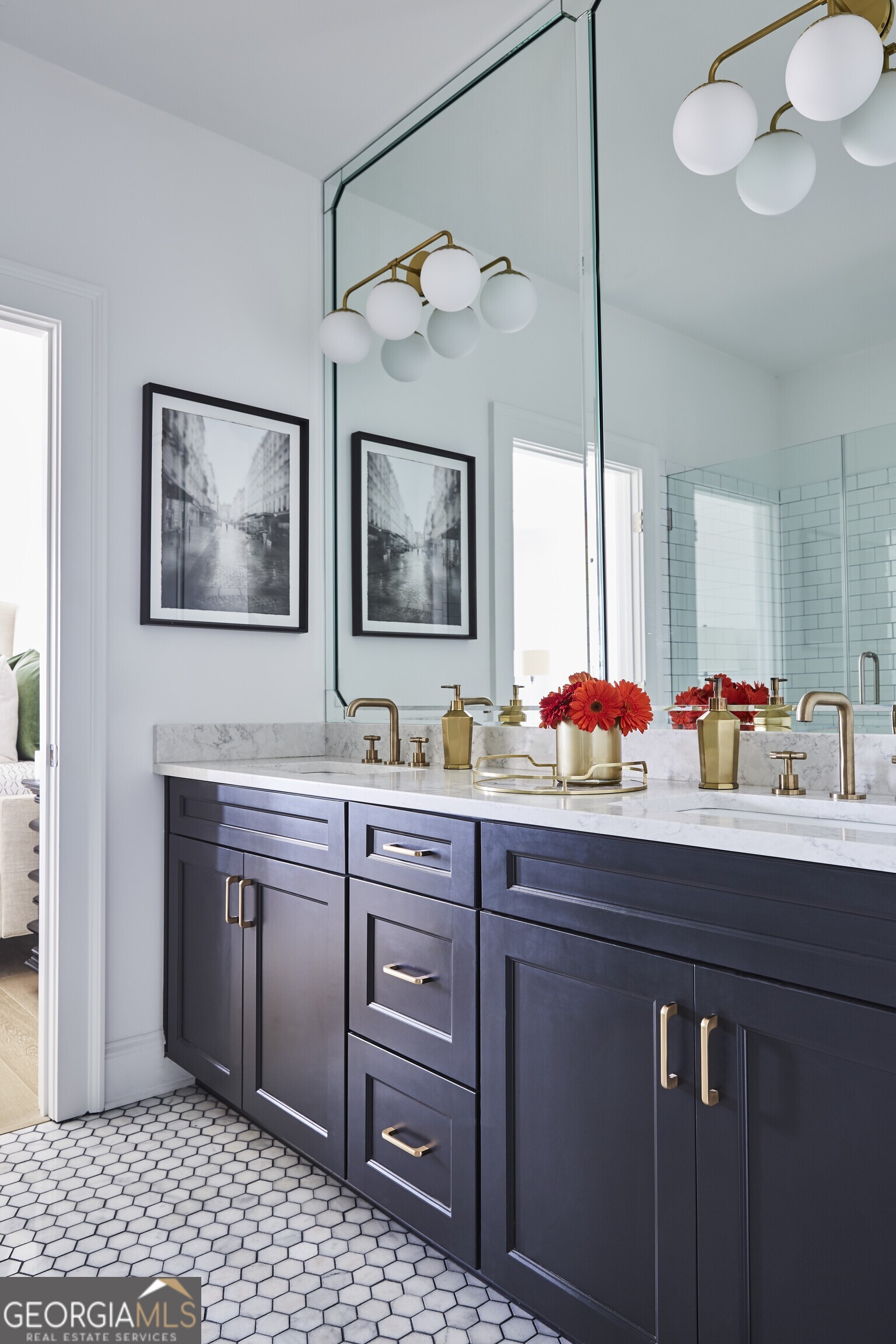 Savannah, Georgia 31401, United States, 3 Bedrooms Bedrooms, ,4 BathroomsBathrooms,Residential,Active,34526