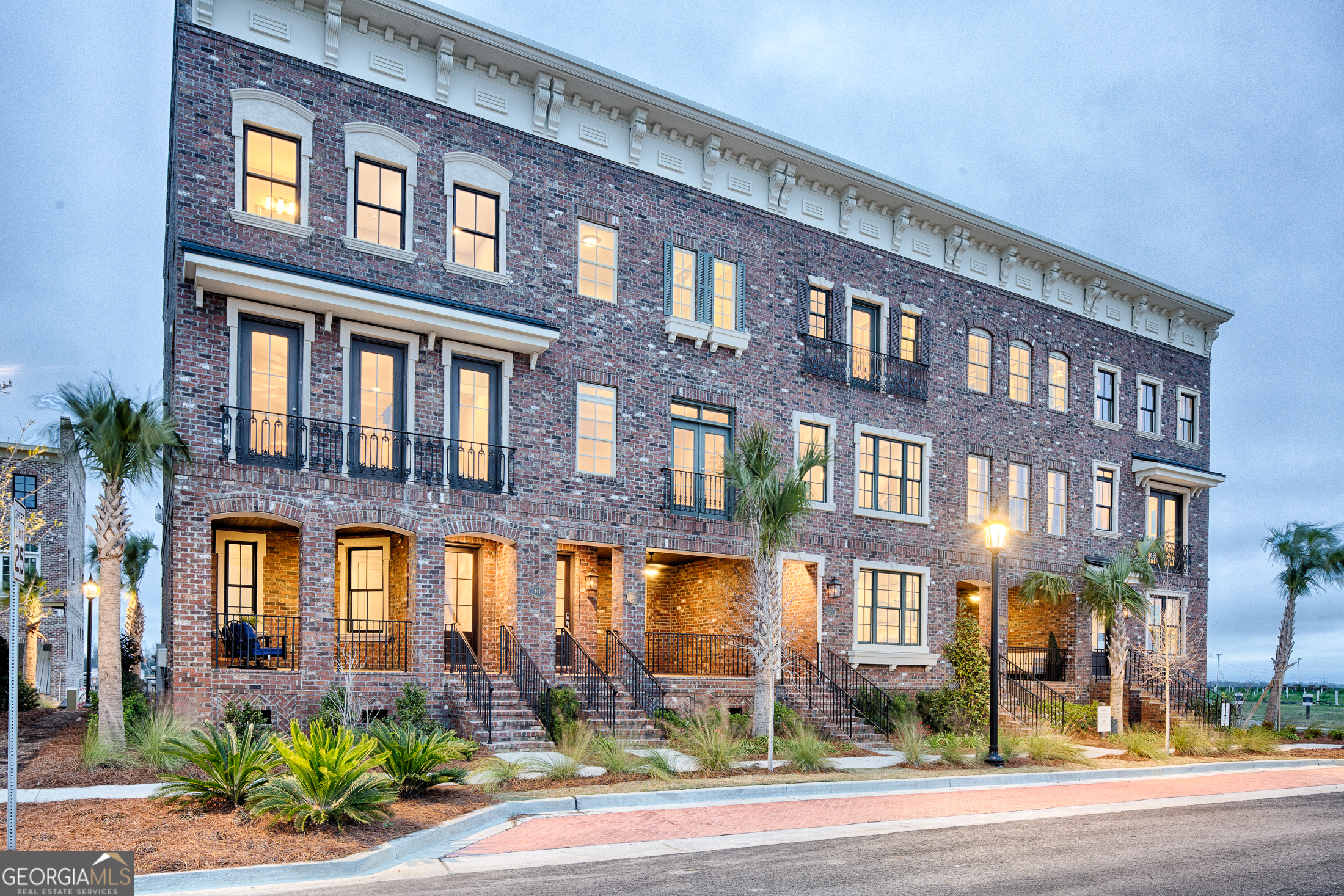 Savannah, Georgia 31401, United States, 3 Bedrooms Bedrooms, ,4 BathroomsBathrooms,Residential,Active,34526