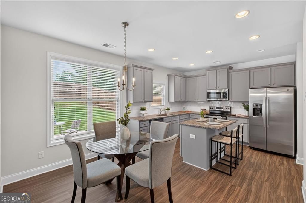 102 Edgeview CT